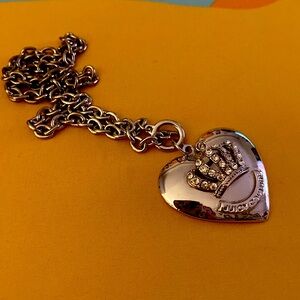 Gorgeous vintage silver Juicy Couture necklace 🩶